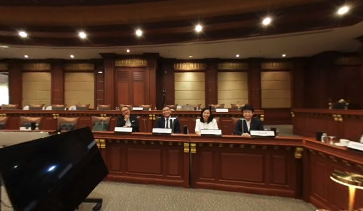 An executive board room audience filmed for VR practice